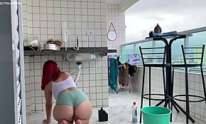 CHAMEI ESSA EMPREGADA PARA LIMPAR MINHA CASA E ELA FICOU ASSIM PRA MIM FIQUEI COM MUITO TESÃO