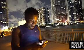 Jessica jewels deepthroats big black cock