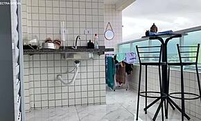 CHAMEI ESSA EMPREGADA PARA LIMPAR MINHA CASA E ELA FICOU ASSIM PRA MIM FIQUEI COM MUITO TESÃO