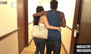 Jessica jewels deepthroats big black cock