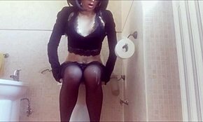 I Love Feeling My Cunt Vibrate Under Hot Pee Jet