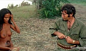 Laura Gemser dominasi dalam adegan handjob retro 1977