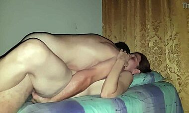 قذف فيّ الجزء 2 يتكشف مع عمل مثلي مكثف.