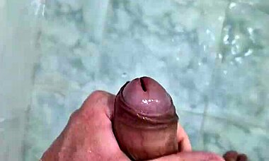 Jerking off in the shower, so hot! 🔥