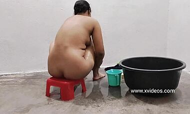 hey, can you handle this huge cock with a cougar in the bathroom?