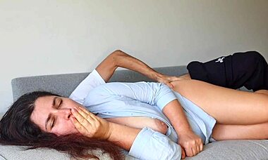 Chokerende stedsøn creampier stedsmor ved at forveksle hende med hvilende kone