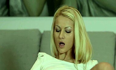 Teen playing with her pussy using dildos in solo fun