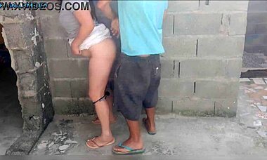 Musa smeekt om neuken terwijl mama en papa weg zijn