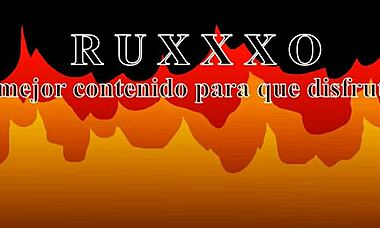 Colombian amateur with big ass enjoys homemade handjob from monster cock guy