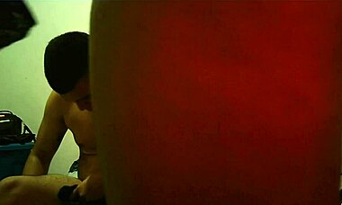 Colombian amateur with big ass enjoys homemade handjob from monster cock guy