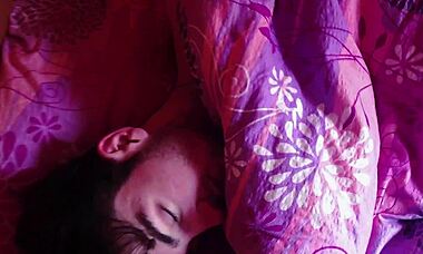 Gays russes doux partagent une fellation intense ensemble