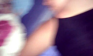 Comendo a buceta da ninfeta e não aguentei e meti no cu também