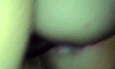 Comendo a buceta da ninfeta e não aguentei e meti no cu também