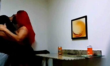 marido coloca camera em casa e flagra a safada com o vizinho