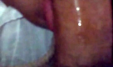 mi hermosa novia se dejo grabar mientras cogemos con la condicion de que no le muestre el video a nadie miralo antes que me pida lo borre