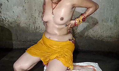 Seductive bhabhi caught peeing in bathroom, speaking dirty Hindi for arousal