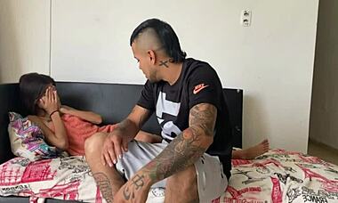 그녀 잠 깨우고 결국 타이트한 아름다운 보지 박았어, 풀 스토리