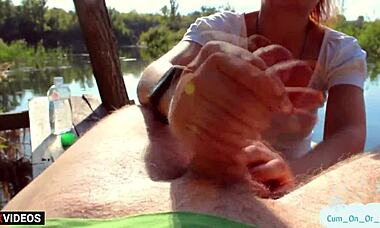 Hey, jerking off to a stranger for cash outside!