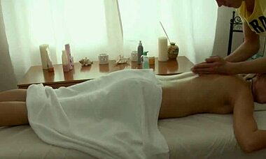 Hey, wanna know how I fucked my hot regular client during her massage?