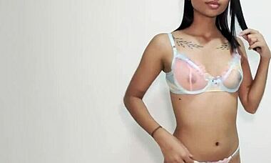 Carol, tiny 18+ Latina Colombian, filled with cum in first porn casting