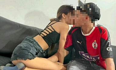 Desnuda y en Cama de Mi Padrastro Me La Follo