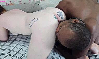 Enquanto Meu Marido Nao Esta Em Casa O Amigo Dele Que E Meu Amante Vem Mim Visitar E Acabamos Transando 😏