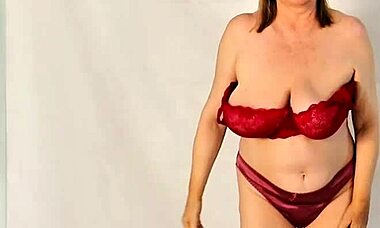 Nenek panas buka baju tunjuk tetek besar semula jadi dan faraj closeup