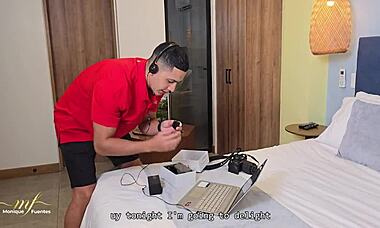 義息子が私をマイクでオナニーしてるのを見つける - モニーク・フエンテス & マックス・ベタンカー