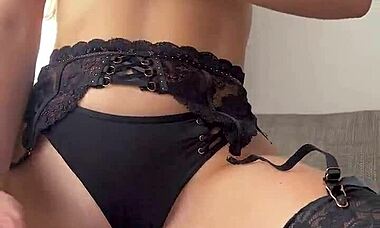 Hey, big ass tease plays with vibrator in stockings and garter belt