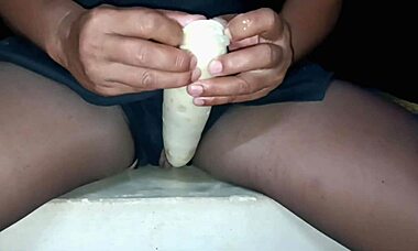 i made her cum with fruit in her tight wet pussy