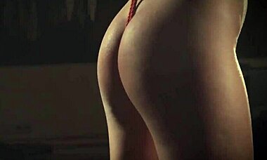 Hete blondine in onderdanigheid krijgt discipline als ondeugende deelnemer