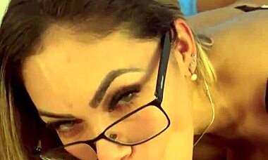 deixando o macho louco de tesao antes de engolir a piroca