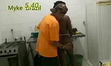 diarista roberta dias turns cleaning into steamy sex