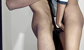 हॉट इंडियन देसी वाइफ हब्बी के साथ वाइल्ड डॉगी स्टाइल का मजा लेती है