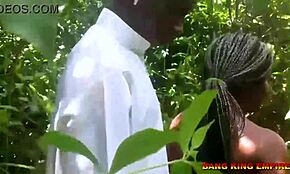 أنيك إلهة أفريقية بقوة في الغابة!