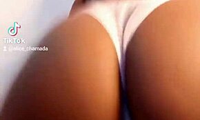 Saya Tebuk Pepek Kecilnya Keras Kemudian Batang Besar Masuk Dia Mengerang Kuat