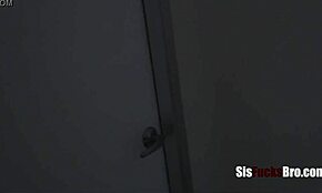 Заварена сестра и заварен брат пренебрегват заварена майка и заварен татко с диво чукане.