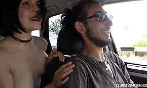 Aç hippici Nina Ole'nin kıllı amını dışarıda yalıyor