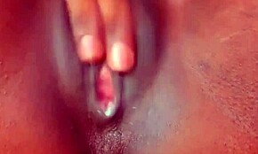 Hornede afrikansk MILF dominerer cuckold rollespil med mand