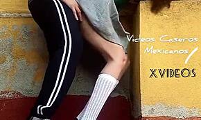 Estudiantes mexicanos follan en público en el patio de la escuela antes de la cuarentena! 😜