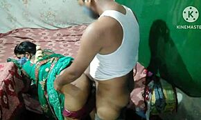 Интригующий сводный брат пробирается в комнату арендодателя для интенсивного анального действия