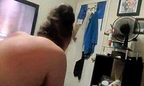 Blonde tiener vriendin rijdt op vrienden lul