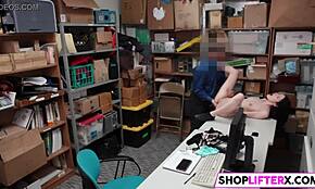 Hej, vill du se den här smala butikstjuven bli borrad hårt?