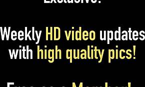 ريفي جينر الشهوانية تحصل على قذف عميق في طيزها الضيقة