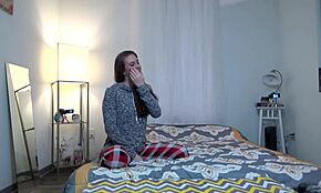 Scarlet Datz casting debut med stram amerikansk tenåring 18+ på sofa