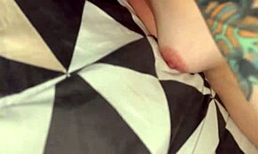 Drobná 18+ holka cucá a šuká po noční výpravě