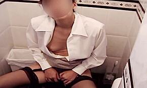 Wracam z Pracy i Widzę, Jak Mąż Sprzątaczki Dostaje Lodziki! Jebania i Wytryski Eksplodują!