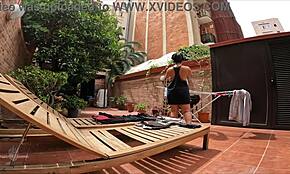 Ich zog meinen Schwanz raus, während Stiefmutter Wäsche faltete