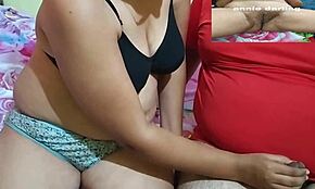 Indiaas Manisha Bhabi in Zwarte Saree Chudai Video