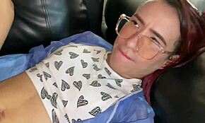 Moje latinská doktorka mi pomáhá s sexuálními problémy v ordinaci